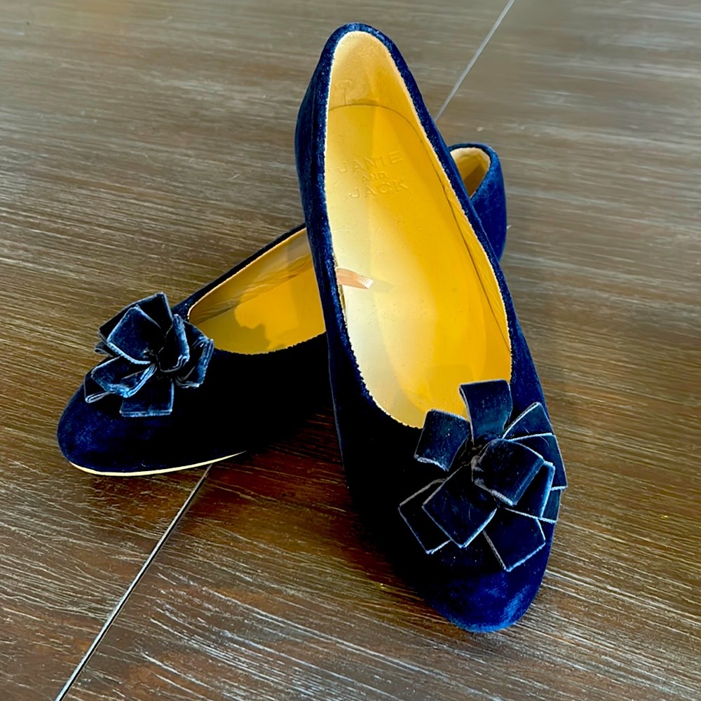 Janie and Jack Blue Velvet Slip on Dress Shoes with velvet bow Sz 2 and Sz 3